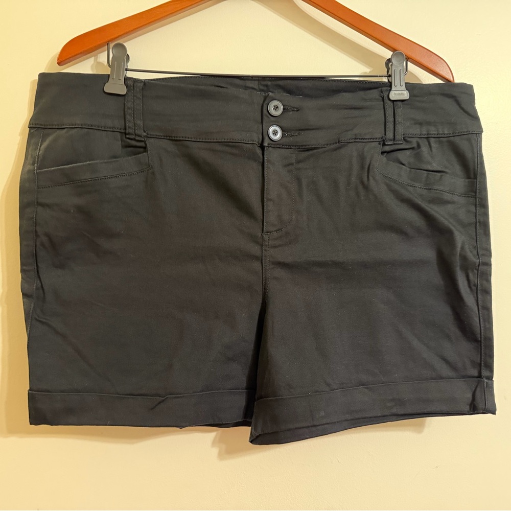 Torrid Black Women's Woven Shorts size 18